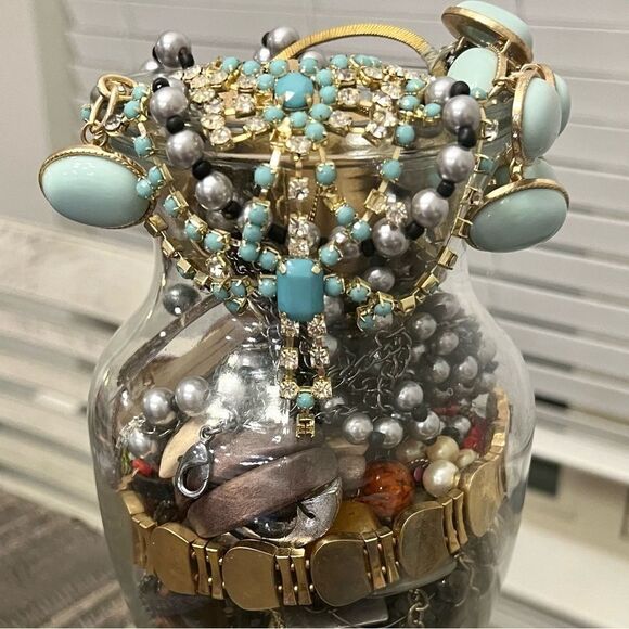 ⚜️ 2-3 LB Closet Special! High-End Luxe Jewelry Lot – Wearable & Repair Glam 🌹 - Picture 9 of 10